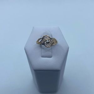 10k gold filigree ring with a Diamond
